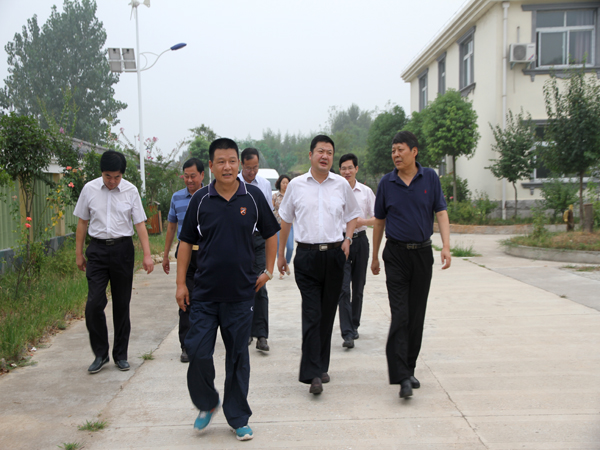 省委黨的群眾路線教育實踐活動督導(dǎo)組副組長郝立軍視察廣義茶印象園